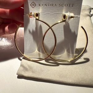 NWT Kendra Scott gold hoop earrings with white crystal